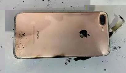 iPhone 7 Plus cháy rụi sau khi bị rơi ảnh 3