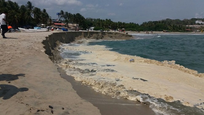 Người dân tại vùng biển Mexico hoảng hốt với hiện tượng có một không hai ảnh 2
