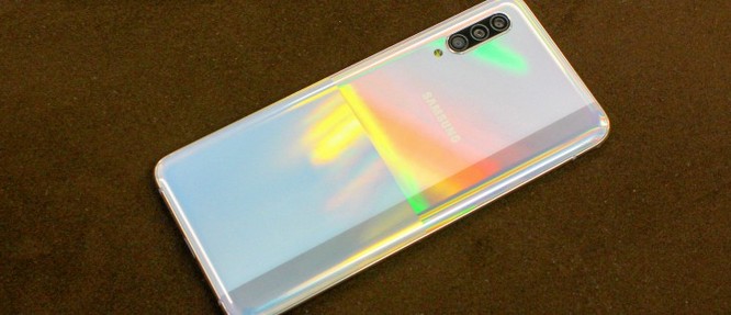 Samsung Galaxy A90 5G vs Redmi Note 9 Pro: Kẻ tám lạng, người nửa cân ảnh 5