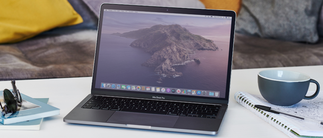 Macbook Pro 13 2020 vs ThinkPad X1 Carbon Gen 8: Chọn MacOS hay Windows ? ảnh 1