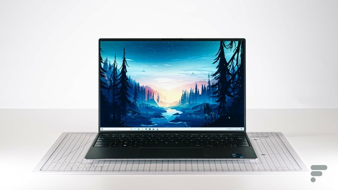Dell XPS 13 9310 vs Macbook Pro 13 2020: Mỏng, nhẹ, mạnh mẽ ảnh 4
