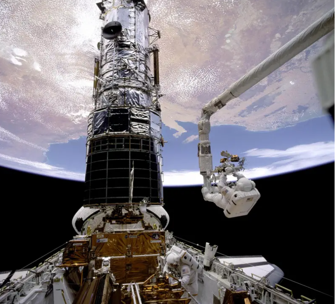 Kính viễn vọng không gian Hubble bị hỏng, NASA đã thử sửa 3 lần nhưng không thành công ảnh 2