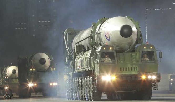 Triều Tiên phô trương sức mạnh với phương tiện lướt siêu thanh mới ảnh 1