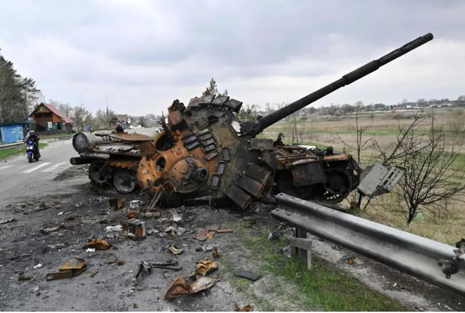 Nga đã mất gần 1.000 xe tăng trong cuộc chiến với Ukraine ảnh 2