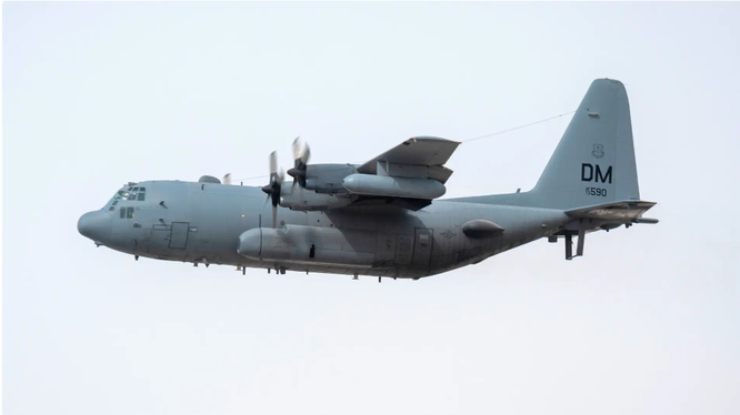 Quốc hội Mỹ thúc đẩy mua thêm máy bay phản lực tác chiến điện tử EC-37 ảnh 1