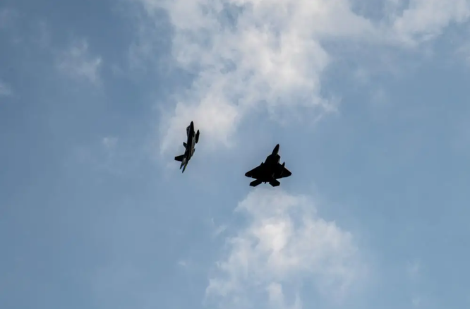 Mỹ điều máy bay chiến đấu F-22 đến Ba Lan, thực hiện sứ mệnh "che chắn" trên không của NATO ảnh 1