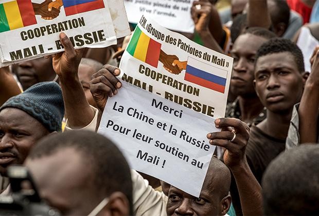 Truyền thông Nga phản pháo bình luận "chủ nghĩa thực dân ở châu Phi" của ông Macron ảnh 1