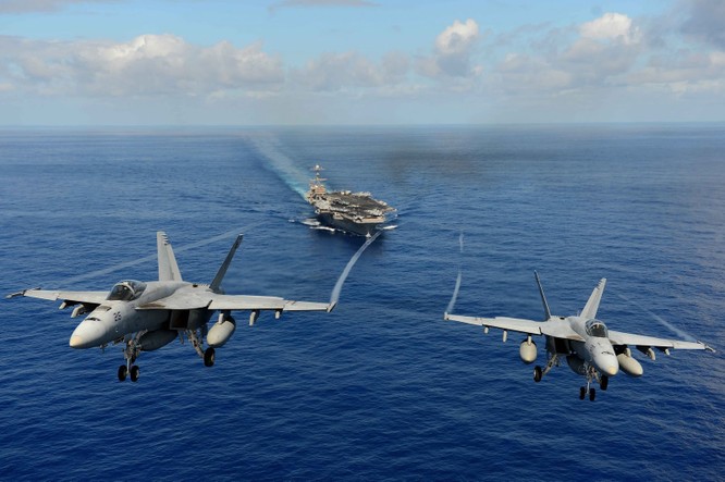 F/A-18 của hải quân Mỹ xuất kích từ tàu sân bay