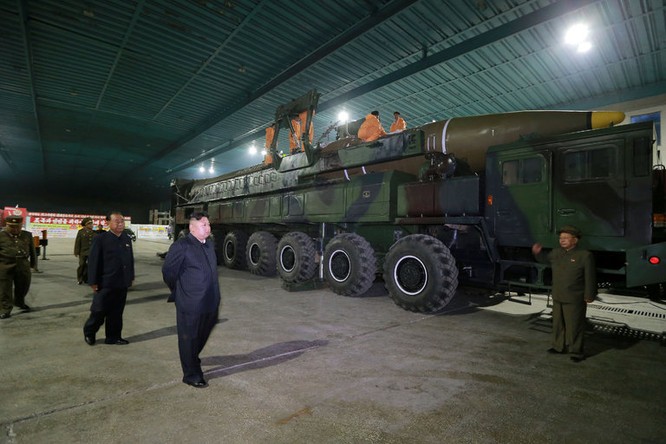Nhà lãnh đạo Triều Tiên Kim Jong un thị sát trước vụ phóng tên lửa