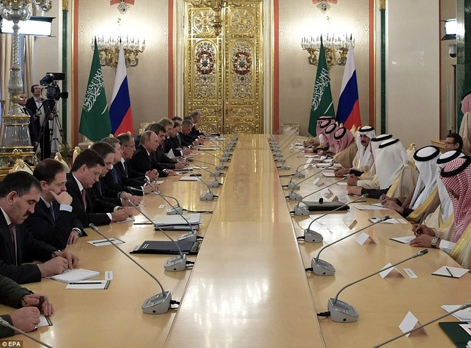 Tổng thống Putin hội đàm với quốc vương A rập Xê út tại Điện Kremlin trong chuyến thăm khiến thế giới sửng sốt