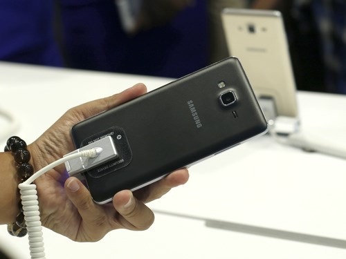 Điện thoại Samsung Galaxy On7 giá 3,99 triệu đồng ảnh 2