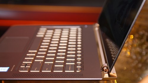 Laptop siêu mỏng HP Spectre giá 42,99 triệu đồng ảnh 3