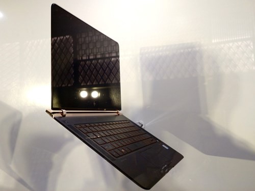 Laptop siêu mỏng HP Spectre giá 42,99 triệu đồng ảnh 1