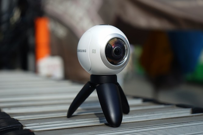 Cận cảnh Samsung camera Gear 360 giá 7 triệu đồng ảnh 8