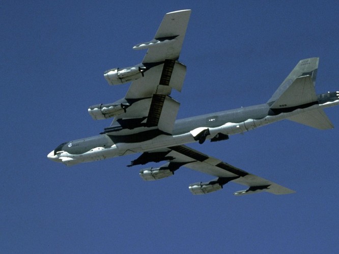 Đa Chiều: B-52 khiêu khích Trung Quốc ở Biển Đông, xung đột quân sự đến gần ảnh 1
