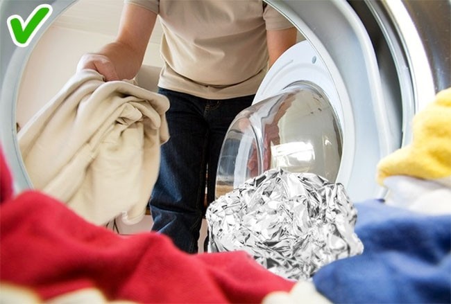 11 mẹo “thần thánh” giúp quần áo luôn trắng sạch, thơm tho ảnh 10