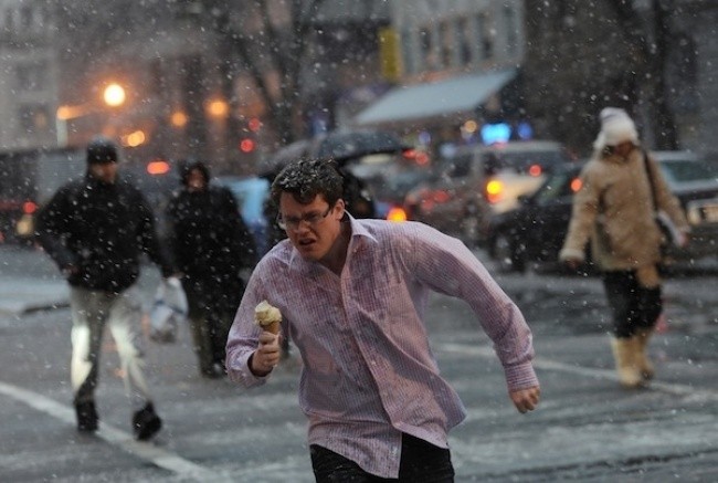 Khi bạn muốn thưởng thức kem và có điều gì đó sai sai so với thời tiết