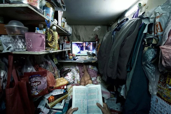 Cặp vợ chồng trẻ sống trong căn nhà 5m² ở Hồng Kông: sự thật đằng sau cái nghèo ảnh 5