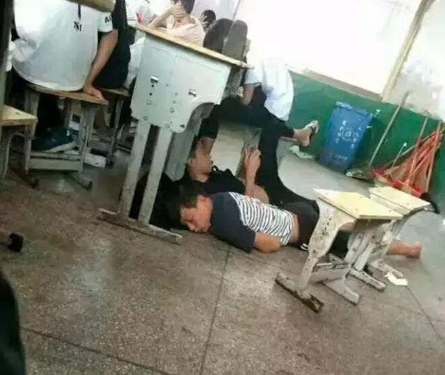 Giáo sư ĐH Bắc Kinh đề xuất giáo dục bắt buộc 10 năm,"hủy bỏ kỳ thi THPT", Bộ Giáo dục lên tiếng ảnh 1