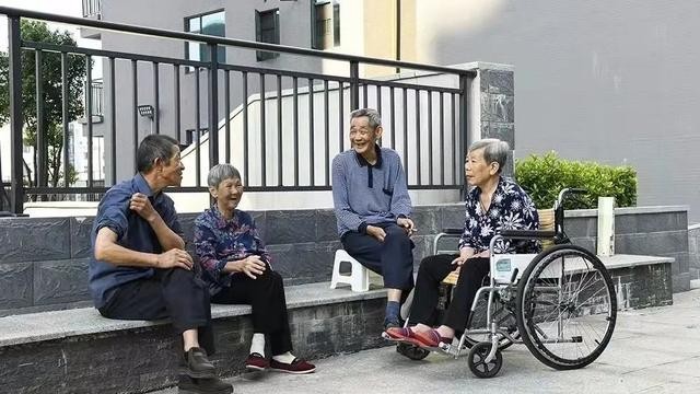 Trung Quốc: "Lão nhị đại" là gì, vì sao bộ phận dân cư này gánh vác trách nhiệm ngày càng nặng nề? ảnh 1