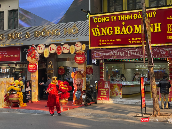 Ngày vía Thần Tài 2023: 'Phố vàng' Hà Nội không còn cảnh chen chúc xếp hàng ảnh 7
