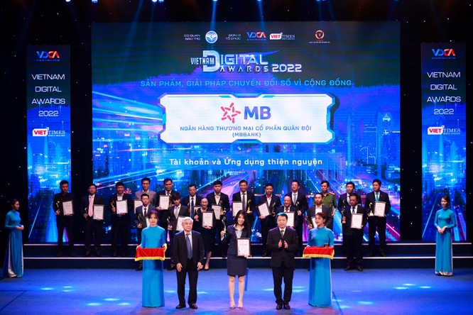 Vinh danh 49 chủ nhân Giải thưởng Chuyển đổi số Việt Nam - Vietnam Digital Awards năm 2022 ảnh 10