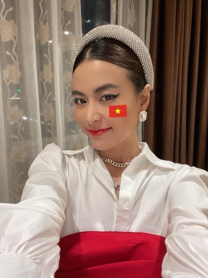 Bóng đá Việt Nam vô địch SEA Games 31 và muôn kiểu chúc mừng của các sao Việt ảnh 11