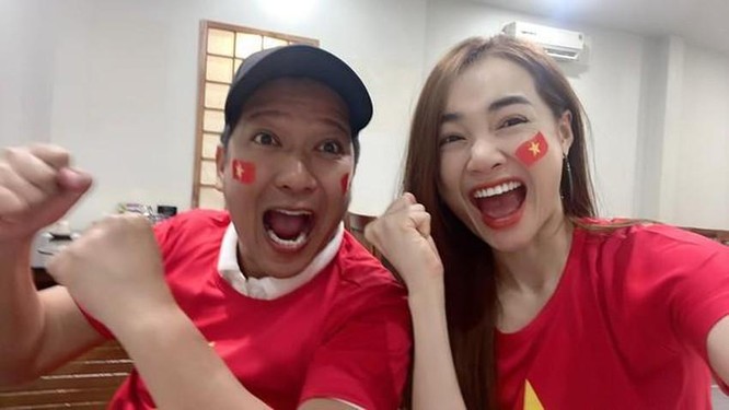 Bóng đá Việt Nam vô địch SEA Games 31 và muôn kiểu chúc mừng của các sao Việt ảnh 9