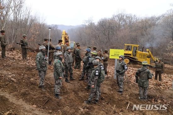 Triều Tiên cho nổ chốt gác, cải thiện quan hệ với Hàn Quốc ảnh 2