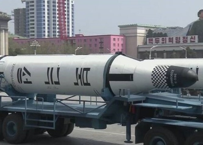 Triều Tiên gây rúng động bởi việc phóng tên lửa đạn đạo từ tàu ngầm ảnh 4