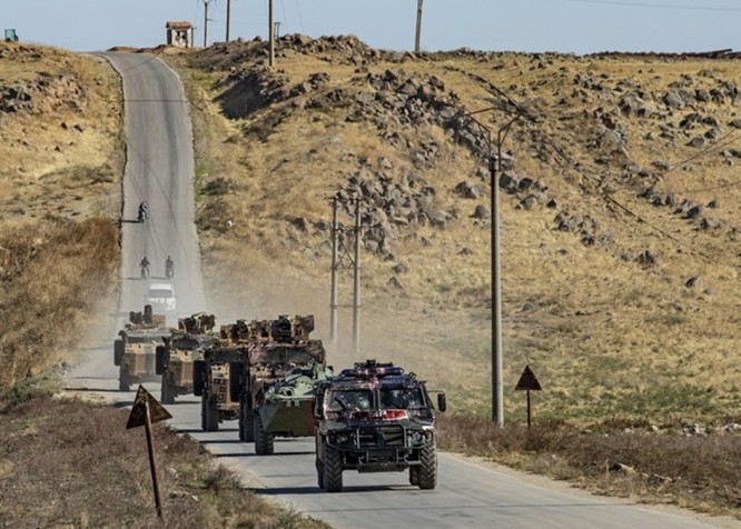 Liên quân Nga – Thổ Nhĩ Kỳ tuần tra chung ở Bắc Syria bị dân chúng người Kurd tấn công bằng gạch đá ảnh 4