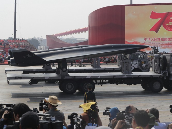 Trung Quốc gây bất ngờ khi mang tất cả các loại máy bay không người lái tới Tân Cương trưng bày ảnh 4