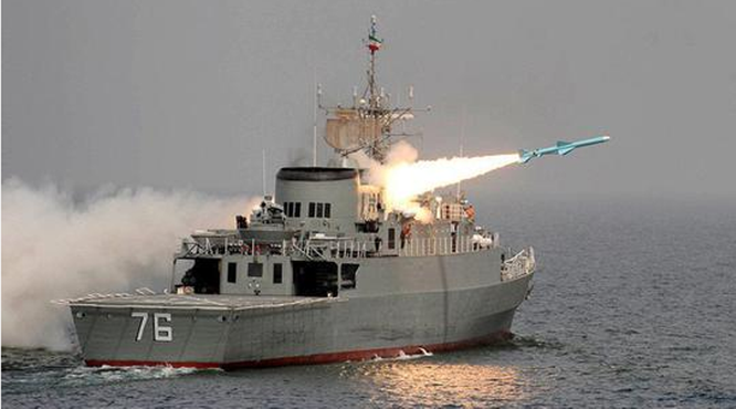 Bi kịch: tàu Iran bắn nhầm nhau khi diễn tập trên biển, tàu chìm, 34 lính thủy thương vong ảnh 1