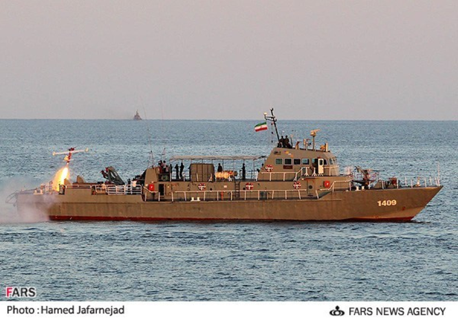 Bi kịch: tàu Iran bắn nhầm nhau khi diễn tập trên biển, tàu chìm, 34 lính thủy thương vong ảnh 2