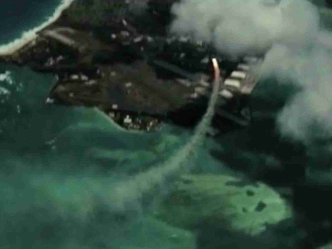 Giữa lúc căng thẳng, Trung Quốc tung phim mô phỏng tấn công Guam, Mỹ đưa video tập trận chiếm đảo ảnh 1
