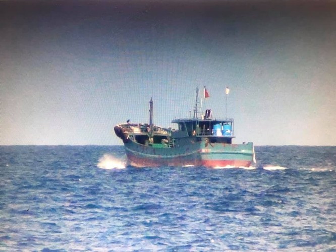 Trung Quốc cho hàng trăm tàu bao vây đảo, lực lượng chấp pháp Đài Loan cho tàu xua đuổi ảnh 2