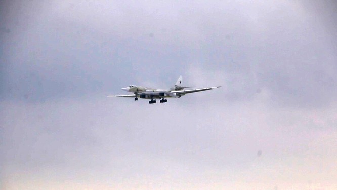 Máy bay ném bom chiến lược Tu-160M của Nga bay thử nghiệm thành công với động cơ mới ảnh 2