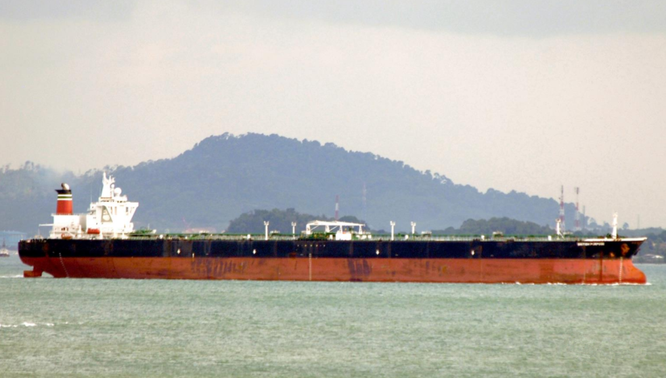 Indonesia bắt giữ tàu chở dầu Trung Quốc nghi mua lậu dầu của tàu Iran trên biển ảnh 1