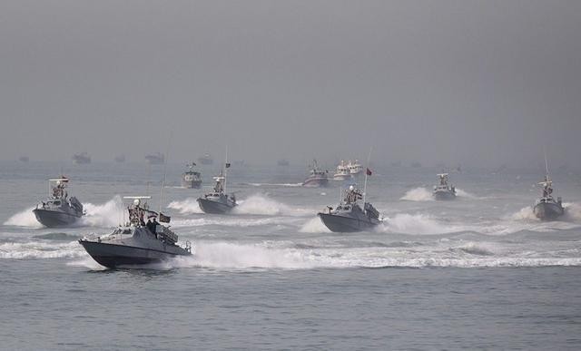 Chuẩn bị ứng phó tàu sân bay Mỹ, Hải quân Iran trang bị thêm 340 xuồng cao tốc mang tên lửa ảnh 1