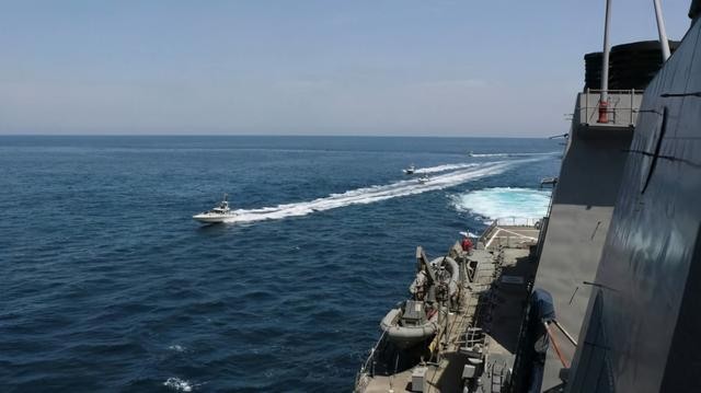 Chuẩn bị ứng phó tàu sân bay Mỹ, Hải quân Iran trang bị thêm 340 xuồng cao tốc mang tên lửa ảnh 2
