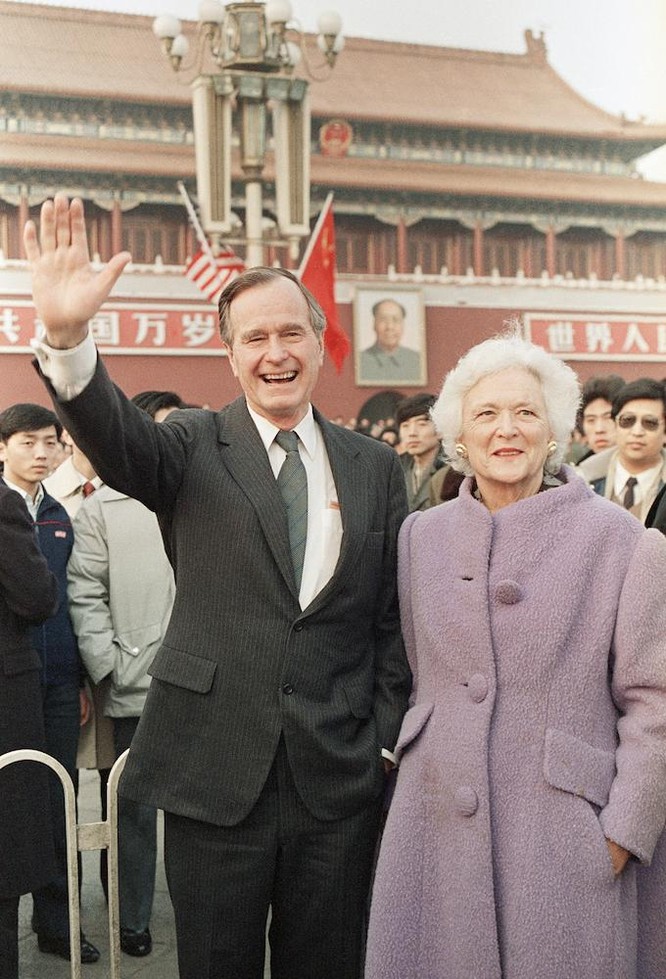 Rúng động vụ quỹ liên quan cựu tổng thống Mỹ George H.W. Bush nhận tiền của Trung Quốc ảnh 5