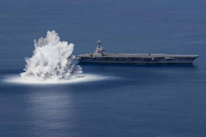 Hải quân Mỹ sử dụng hàng chục tấn thuốc nổ để thử nghiệm độ bền của loại tàu sân bay mới ảnh 2
