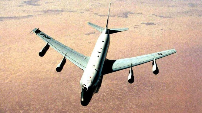 Máy bay trinh sát Mỹ và đặc nhiệm Anh xuất hiện ở Ukraine, Nga báo động lực lượng hạt nhân ảnh 1