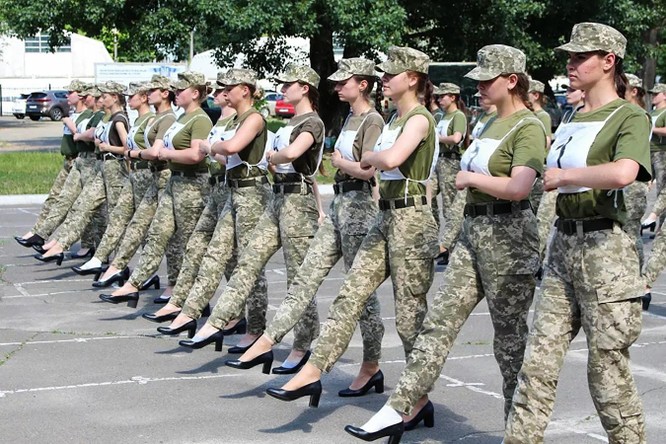 Ukraine: phụ nữ mang thai và có con cũng phải đăng ký nghĩa vụ quân sự ảnh 4