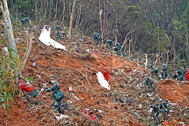 Vụ tai nạn chuyến bay MU5735 ở Trung Quốc: chuyên gia không loại trừ khả năng phi công tự sát! ảnh 1