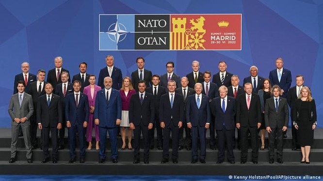 Chiến lược mới của NATO: Nga và Trung Quốc - một mối đe dọa và một thách thức ảnh 1