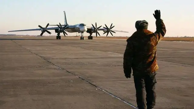 Ukraine sử dụng máy bay phản lực không người lái Tu-141 tập kích hai sân bay Nga hôm 5/12? ảnh 5