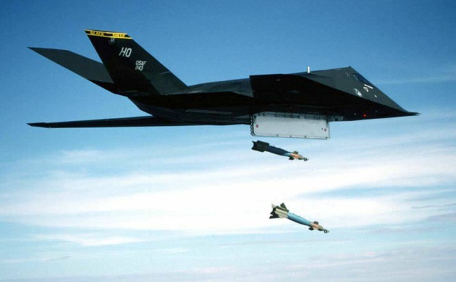 Mỹ dự định đưa vào biên chế trở lại máy bay tàng hình thế hệ đầu F-117 Nighthawk ảnh 3