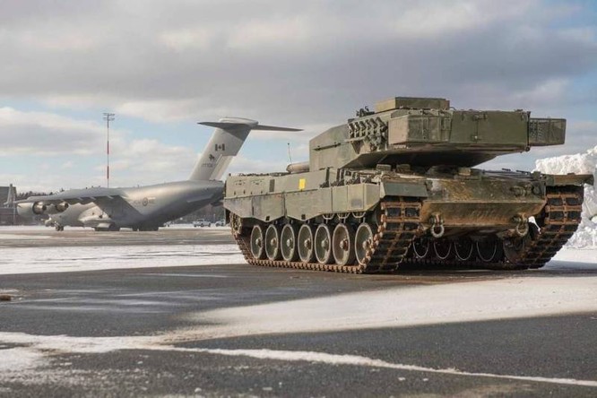 Canada chuyển giao xe tăng Leopard đầu tiên cho quân đội Ukraine ảnh 1
