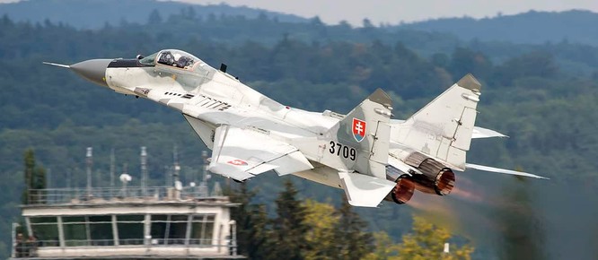 Ba Lan và Slovakia dẫn đầu NATO chuyển giao máy bay chiến đấu MiG–29 cho Ukraine ảnh 1